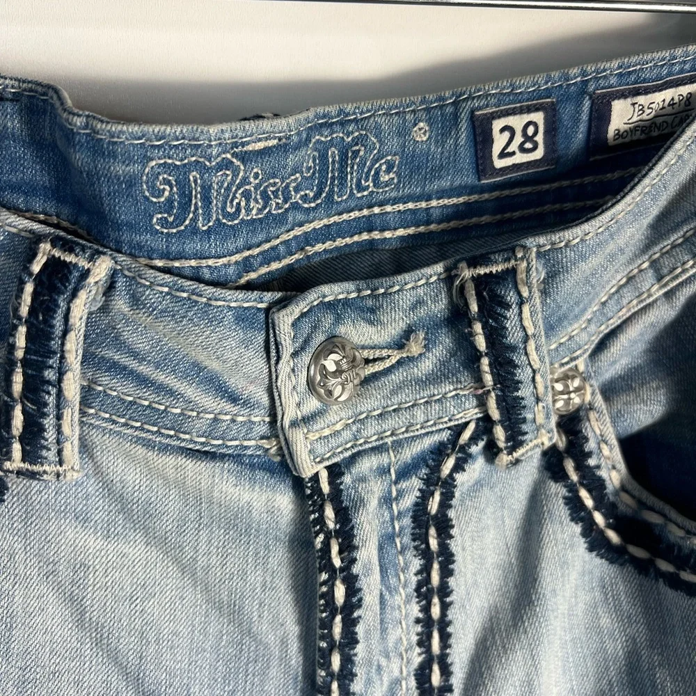 Miss Me Embroidered Pockets Boyfriend Capri Jeans Sz 28